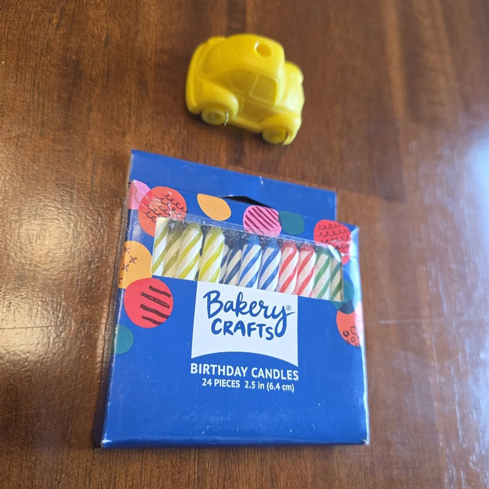 Novelty birthday candle Volkswagen Beetle car design with 22 fitted candles.